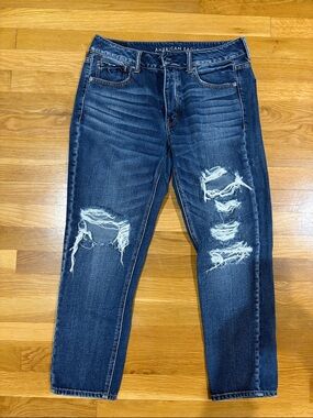 American Eagle Blue Denim Jeans with Contrast Stitching Tomgirl style